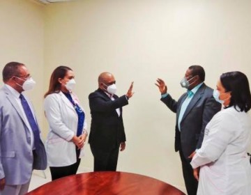 Juramentan directores del Ney Arias Lora y la Maternidad la Altagracia