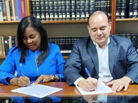 Abogados del PRM y Miguel Sur&uacute;n firman acuerdo de paz