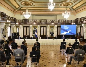 Gobierno firma reglamento de Alianzas Público-Privadas para impulsar el desarrollo económico del país