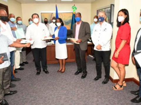 Autoridades de salud asumen campa&ntilde;a de gesti&oacute;n y educaci&oacute;n comunitaria contra el COVID-19