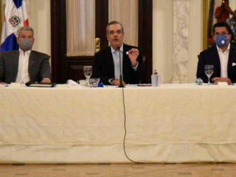 Presidente Luis Abinader llama a hoteleros a abrir el 1 de octubre