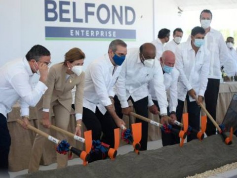 Presidente Abinader inicia reconstrucci&oacute;n del muelle en Barahona