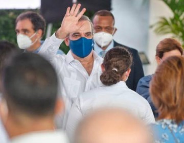 Abinader encabeza encendido de tres unidades de generaci&oacute;n el&eacute;ctrica en San Pedro de Macor&iacute;s