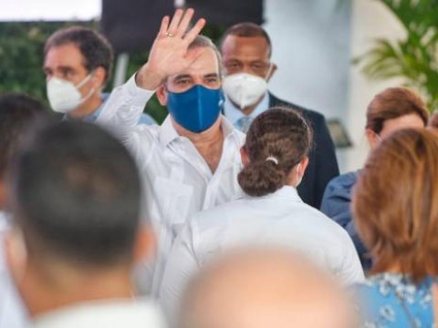 Abinader encabeza encendido de tres unidades de generaci&oacute;n el&eacute;ctrica en San Pedro de Macor&iacute;s