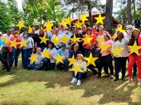   Abel Martinez se re&uacute;ne con dirigentes y diputados del PLD