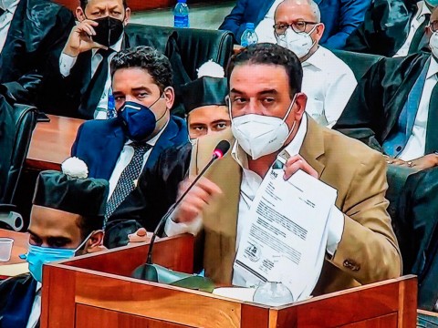 Alexis Medina no pod&iacute;a vender combustibles, pero lo hizo por 220.7 MM