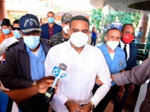 Juez dispone arresto domiciliario contra ex funcionario de Aduanas acusado de delitos sexuales