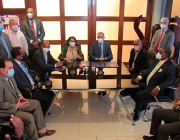 Rector&iacute;a UASD y Empleados logran aumento salarial de un 10 %