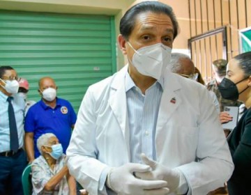 Ministro de Salud llama a Jovenes a ayudar a los adultos mayores en registro de citas en plataforma Vac&uacute;nateRD