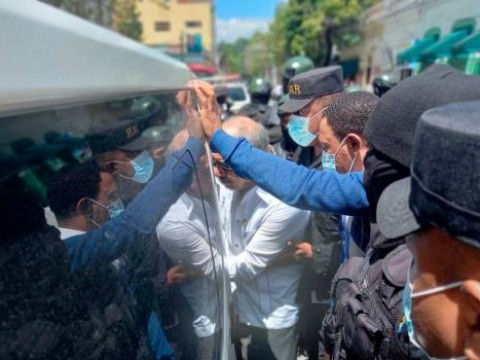 &iexcl;Ahora! Leonardo Fa&ntilde;a es trasladado a la c&aacute;rcel de Najayo 
