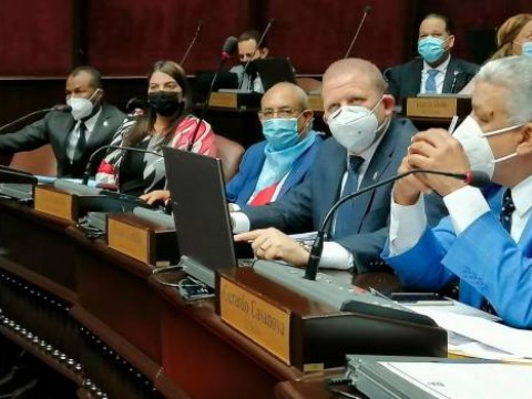 &iexcl;Se polariza el congreso! Diputados provida acuden a la sesion con pa&ntilde;oleta celeste 