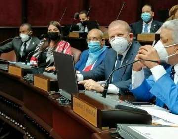 &iexcl;Se polariza el congreso! Diputados provida acuden a la sesion con pa&ntilde;oleta celeste 