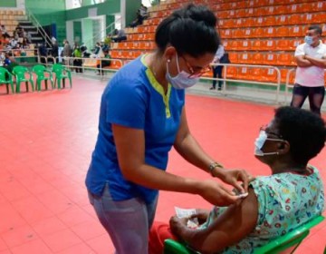 Centro de vacunación en el Centro Olímpico continua abierto a la poblacion 