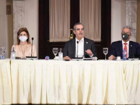 Luis Abinader dijo que gobierno seguir&aacute; subsidiando para frenar inflaci&oacute;n