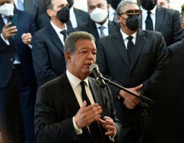 Con tristeza despiden a do&ntilde;a Yolanda; Leonel Fern&aacute;ndez no pudo contener las l&aacute;grimas