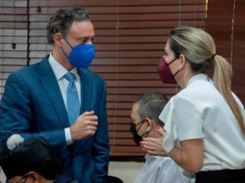 Esposa de Jean Alain teme por la vida de el