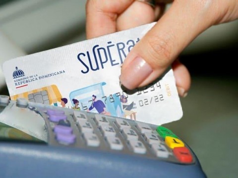 Directora de Sup&eacute;rate explica porqu&eacute; personas que no necesitan ayudas las reciben