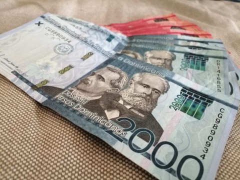El peso se mantiene estable frente al d&oacute;lar y se sit&uacute;a en 54.11