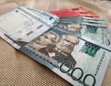 El peso se mantiene estable frente al d&oacute;lar y se sit&uacute;a en 54.11