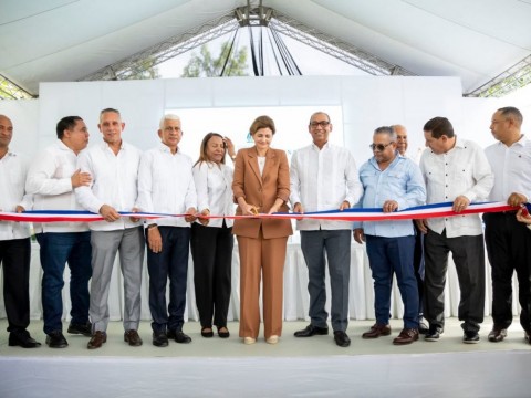 Vicepresidenta y ministro de Obras P&uacute;blicas inauguran carretera Loma Mala en Monse&ntilde;or Nouel