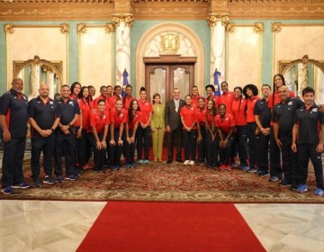 Abinader recibe en Palacio Nacional a las Reinas del Caribe tras su triunfo en la Copa Panamericana