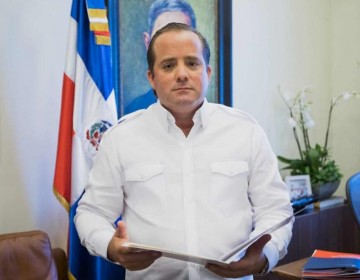 Abinader dispone entrega de m&aacute;s de RD$99 millones para ayudar a damnificados por Fiona