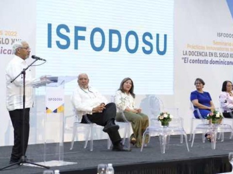 Ministro de Educaci&oacute;n aboga por revisar y actualizar la formaci&oacute;n de los docentes