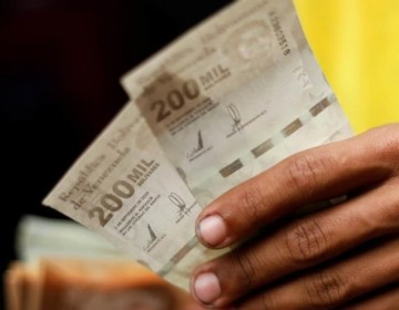 La moneda venezolana, reducida a casi la mitad tras un a&ntilde;o de la reconversi&oacute;n
