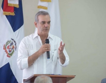 Abinader promete trabajar para aumento salarial en los pr&oacute;ximos d&iacute;as