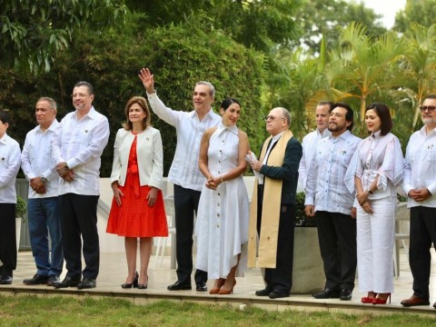 Abinader y la primera dama encabezan bendici&oacute;n a la casa presidencial en Santiago