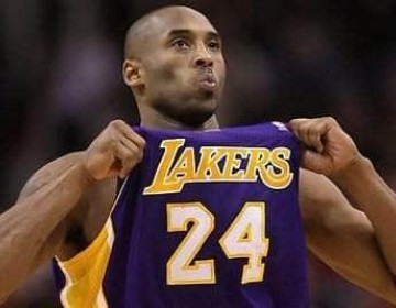 Una camiseta de Kobe Bryant sale a subasta con precio estimado en USD 5 millones