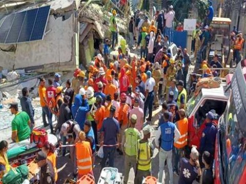 Cinco personas quedaron atrapadas tras desplome de edificio en La Vega; han rescatado a tres