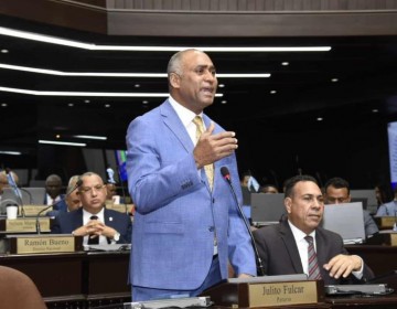 Julito Fulcar niega que PRM est&eacute; comprando alcaldes de la oposici&oacute;n