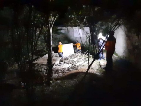 Autoridades, con la tarea de identificar cad&aacute;veres hallados en pozo s&eacute;ptico y atrapar a responsables