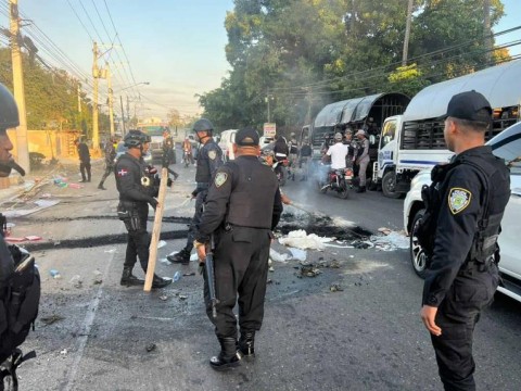 Se registran disturbios durante huelga por 48 horas en Licey