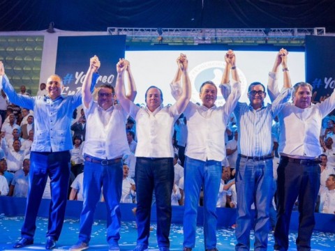 V&iacute;ctor -Ito- Bison&oacute; juramenta a su equipo pol&iacute;tico en el PRM