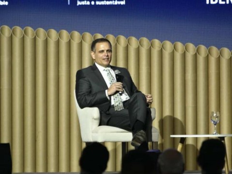 Ministro de Hacienda destaca logros en la reducci&oacute;n de la deuda p&uacute;blica