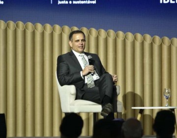 Ministro de Hacienda destaca logros en la reducci&oacute;n de la deuda p&uacute;blica