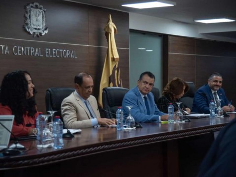 Oposici&oacute;n asegura borrador sobre reservas de candidaturas se hizo para "complacer al Gobierno"