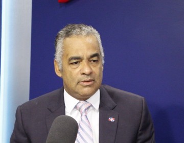 Ministro dice Hait&iacute; debe usar su orgullo para prohibirle a sus nacionales venir a hospitales de RD