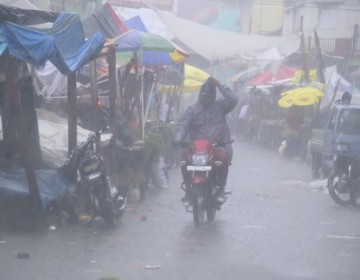 Director del COE pide a poblaci&oacute;n no salir a las calles ni ba&ntilde;arse en aguaceros