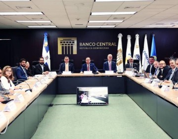 Se reduce nivel de riesgo pa&iacute;s en el &iacute;ndice de bonos, informa Valdez Albizu