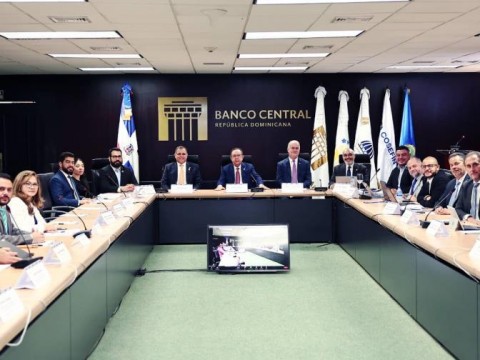 Se reduce nivel de riesgo pa&iacute;s en el &iacute;ndice de bonos, informa Valdez Albizu