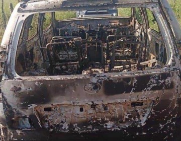 San Pedro de Macor&iacute;s: Hallan veh&iacute;culo quemado con posibles restos humanos en su interior