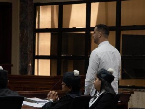 Libertad pura y simple para cubano que agredi&oacute; agente; proceso en su contra no ha terminado