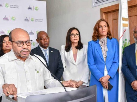 La DGII unifica tr&aacute;mites: inaugura Centro de Veh&iacute;culos de Motor en Santo Domingo