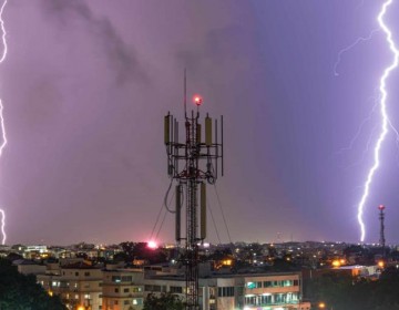 Tormentas el&eacute;ctricas y aguaceros iluminaron la noche en el Gran Santo Domingo