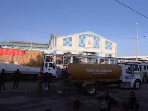 Fuego afect&oacute; varios m&oacute;dulos del mercado de Dajab&oacute;n est&aacute; controlado
