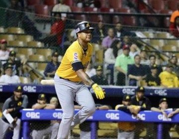 Luis Valenzuela y las Aguilas Cibae&ntilde;an vencen al Licey en el estadio Quisqueya