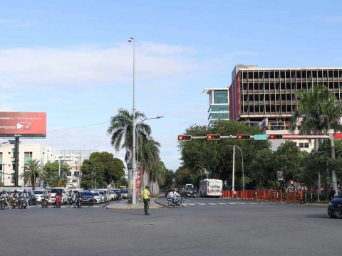 Sem&aacute;foros funcionan con normalidad en Santo Domingo, pese a amenaza de desconectarlos